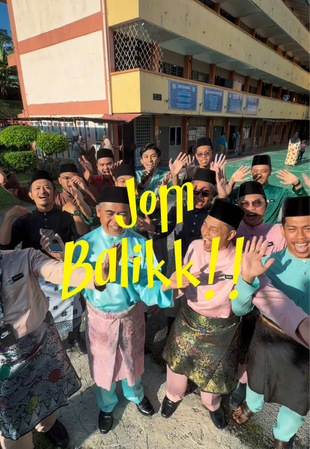 Thumbnail “Jom balik!! 🌙 Doa dulu, baru jalan 🤲🚗 Yang penting… semua selamat sampai ❤️” #balikraya #jomBalik #panduCermat #raya2026 #cupstv