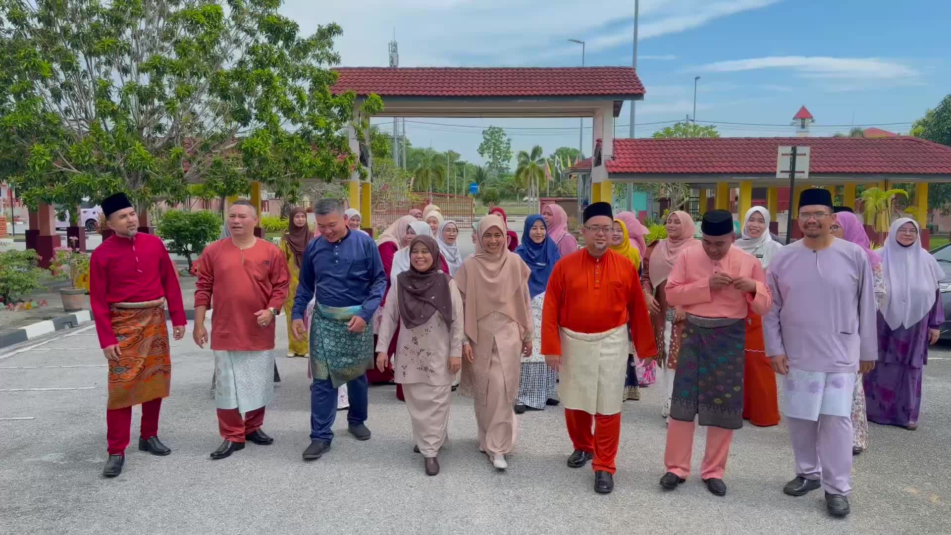 Thumbnail “Seminggu berhari raya 🎶 Sehati sejiwa, raya bersama 💚 Selamat Hari Raya Aidilfitri maaf zahir dan batin daripada kami warga SK Iskandar Perdana  #FYP #RayaMood #luhurpekertiunggulprestasi #raya2026